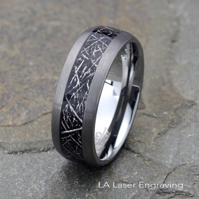 زفاف - Tungsten Wedding Band, Black Tungsten Ring, Brushed, Meteorite imitation,  Gray tungsten ring, Two Tone Ring, Custom laser Engraving, 8mm