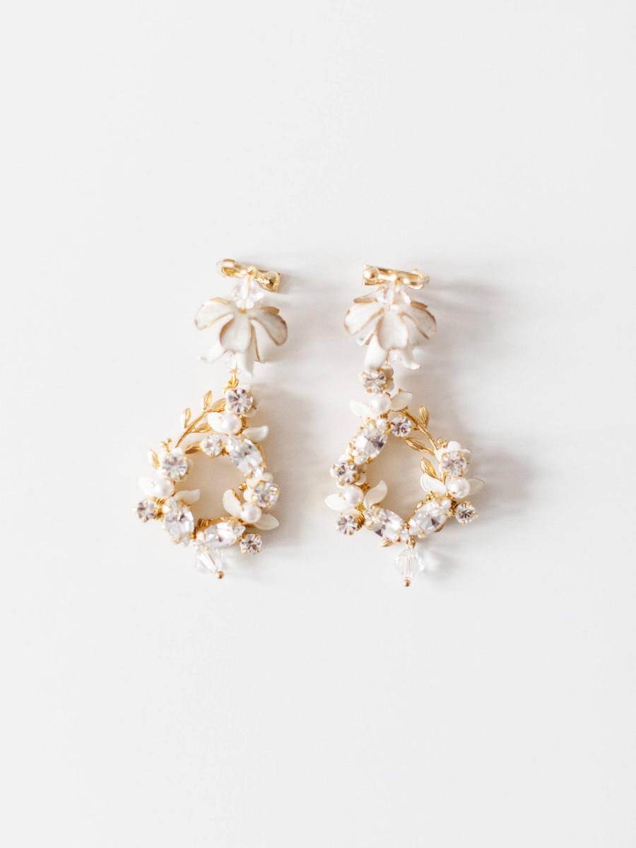 Hochzeit - Chandelier Bridal earrings, Floral Statement earrings, Wedding Jewelry, Clip on earring, Modern bridal jewelry, Bridesmaids Gift - Style 722