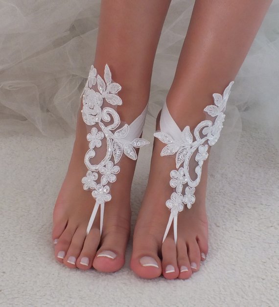 Mariage - white or ivory lace barefoot sandals wedding barefoot Flexible wrist lace sandals Beach wedding barefoot sandals Wedding sandals Bridal Gift