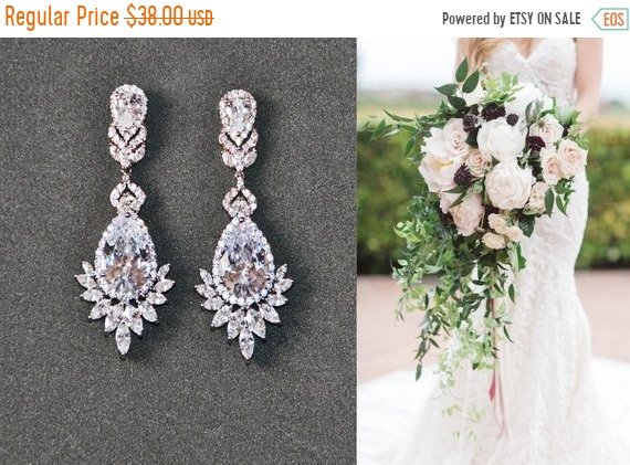 زفاف - ON SALE Bridal earrings, Crystal teardrop earrings Vintage gold bridal earrings rhinestones, pageant earrings