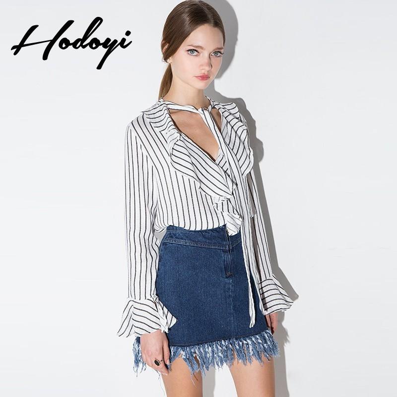 Hochzeit - 2017 Couture autumn new style sexy sweet College v neck wave black and white stripes shirt - Bonny YZOZO Boutique Store