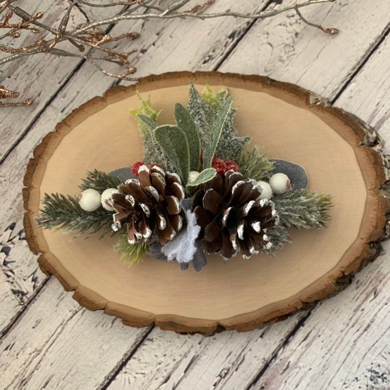 Mariage - Christmas hair comb Greenery woodland Winter pine cone hair comb Rustic wedding bridal hairpiece Xmas headpiece Winter hair accessories