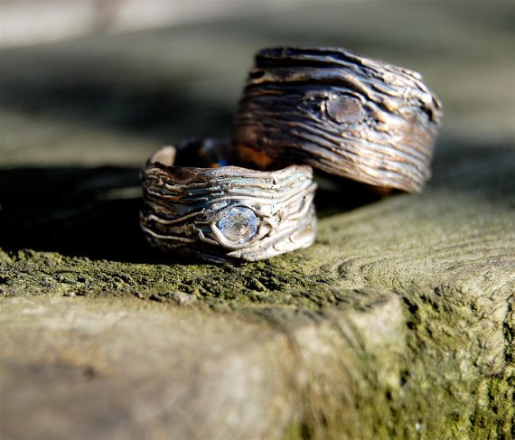 زفاف - Nature Wedding Rings. Silver. GAER WOODS Artisan set  Tree Bark His and Hers  Wide bands 4mm White Sapphire nature jewelry
