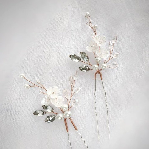 Hochzeit - Rose gold hair pins for brides and bridesmaids. Bridal hair piece Baby's breath hair pins
