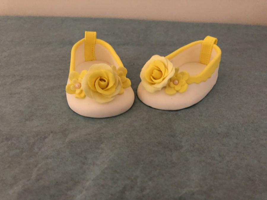 زفاف - Elegant yellow flowery shoes, cake topper, birthdays, baby shower, unknown or known gender