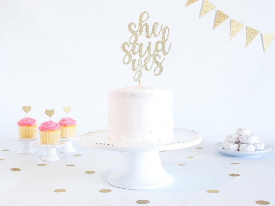 Hochzeit - She Said Yes Cake Topper - Glitter - Engagement Party. Bachelorette Party. Bridal Shower. Engagement Prop. Bride to Be. Engagement Cake.