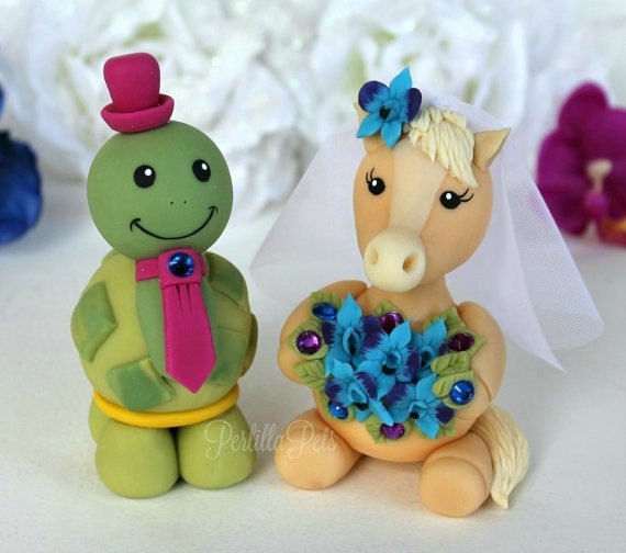 Mariage - Horse and turtle wedding cake topper, palomino bride and turtle groom, with banner, customizable
