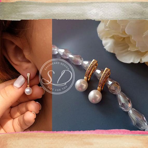 Hochzeit - White swarovski Pearl earrings Chandelier Meghan royal wedding Wedding pearl earrings Bridal stud Earrings Bridesmaids pearl Earrings