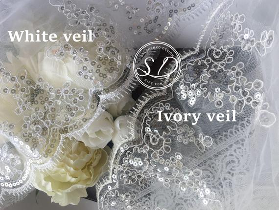 زفاف - 2 Tiers wedding veil with lace at the edge White Ivory kopfschmuck Lace Trim Bridal Veil embroidered with beads Ivory Fingertip Comb Veil