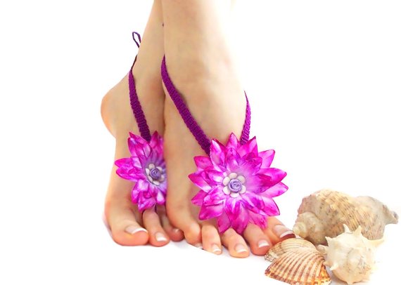 Hochzeit - Pink purple crochet barefoot sandal, barefoot sandles, Flower Barefoot Sandal, Nude shoes, Foot jewelry, Lolita, Belly dance, Yoga