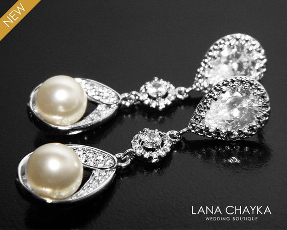 Свадьба - Pearl Bridal Earrings, Swarovski Ivory Pearl Silver Earrings, Pearl Chandelier Wedding Earrings, Bridesmaids Pearl Jewelry, Dangle Earrings