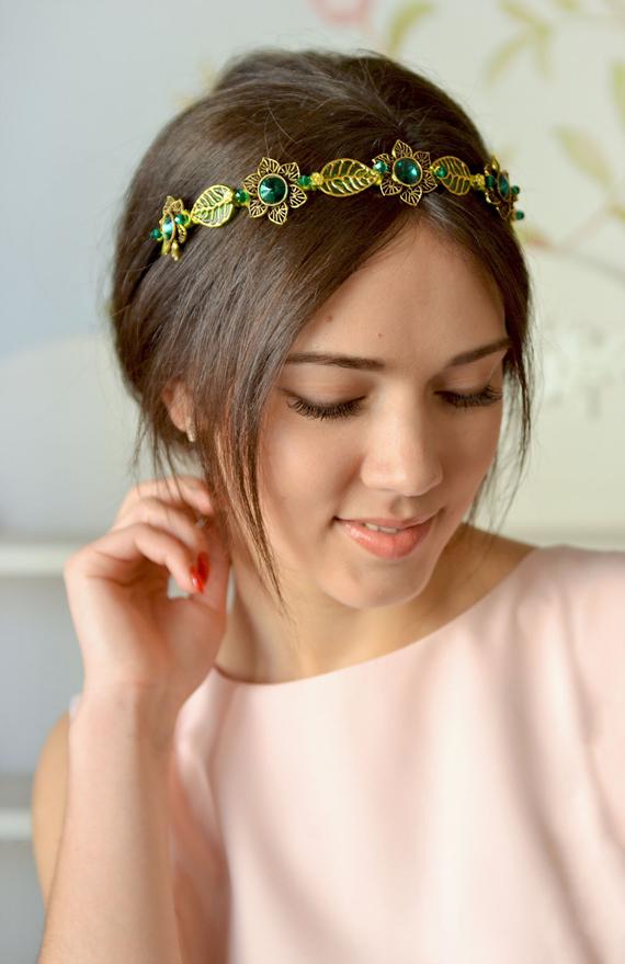 Mariage - Emerald crystal flower crown Wedding green tiara Hair jewelry Emerald Festive hair accessory Bridal green gold crown leaves head piece