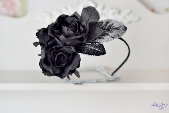 Свадьба - Black crown flowers tiara Black roses headpiece Fairy Black Queen Festive hair accessory Bohemian crown Dark Queen