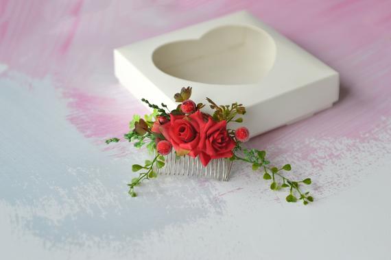 Hochzeit - Red roses hair comb Succulent flower comb Red headpiece Bridesmaid hair comb Wedding flower hair accessories Bride hair clip