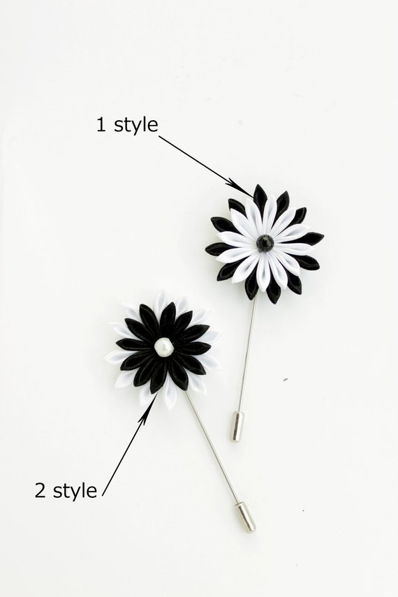 Hochzeit - Black white flower lapel pin, mens boutonniere wedding, groomsmen lapel pin, boutonniere for men, gifts for men,