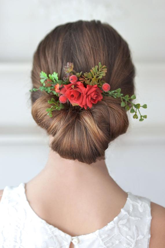 Свадьба - Red roses hair comb Succulent flower comb Red headpiece Bridesmaid hair comb Wedding flower hair accessories Bride hair clip