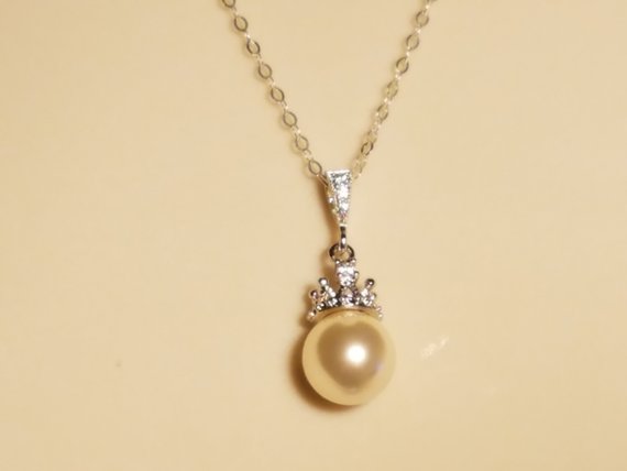زفاف - Pearl Crown Bridal Necklace, Swarovski 10mm Ivory Pearl Silver CZ Necklace, Bridal Jewelry, Wedding Pearl Necklace, Crown Charm Necklace