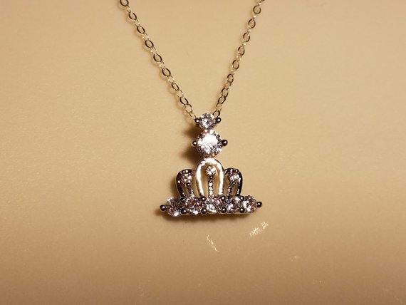 Mariage - Cubic Zirconia Crown Bridal Necklace, Crown Silver Necklace, Wedding CZ Crown Charm Necklace, Bridal CZ Jewelry, Crown CZ Pendant Necklace