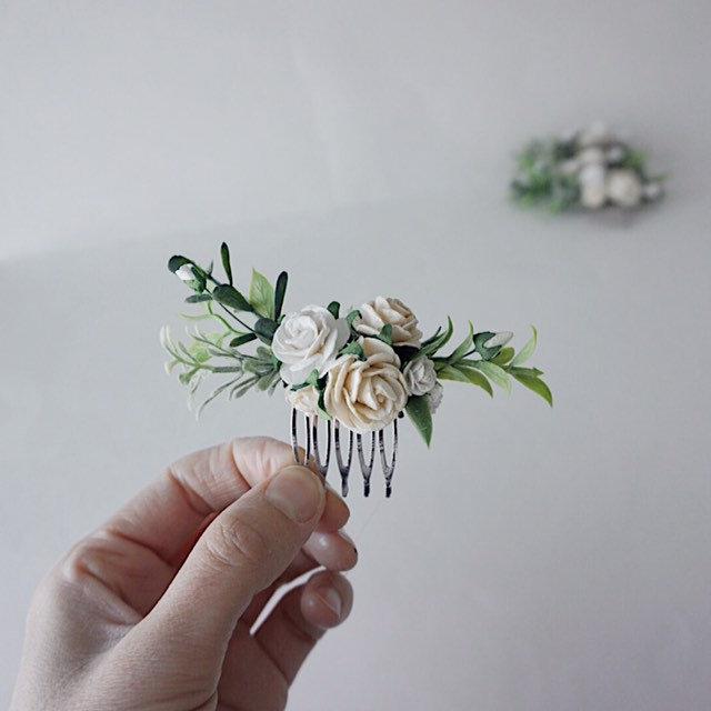 Свадьба - Hair comb Ivory and off white grenery headpiece, floral hair piece, ivory hair clip, bridal hair piece, greenery comb, leavfy comb, white cl