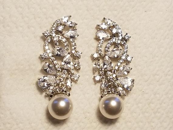 Mariage - Bridal Pearl Chandelier Earrings, Wedding Pearl Cubic Zirconia Earrings Swarovski White Pearl Silver Earring Bridal Jewelry Wedding Jewelry