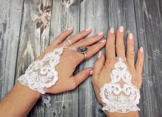 Wedding - White lace bridal short gloves, flower girl gift beaded wedding gloves, fingerless gloves, fairy wedding gloves, bridal cuff
