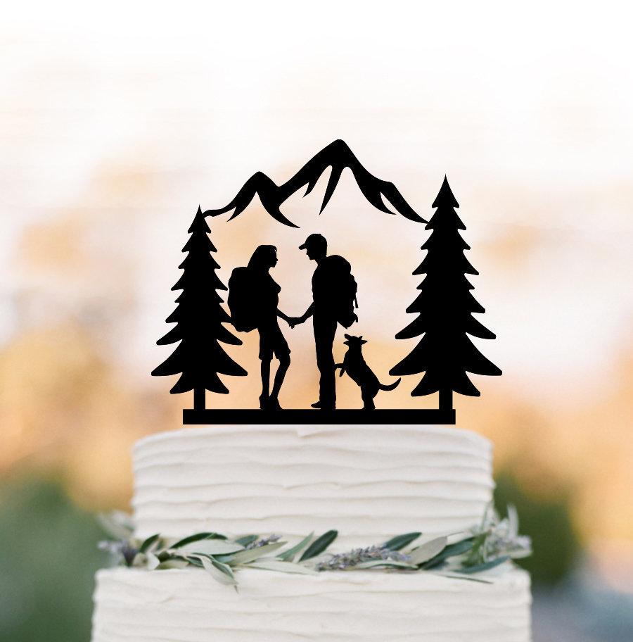 Hochzeit - Hiking Couple wedding cake topper with dog Backpacking Bride and Groom outdoor wedding Mountain Wedding Cake Topper with trees