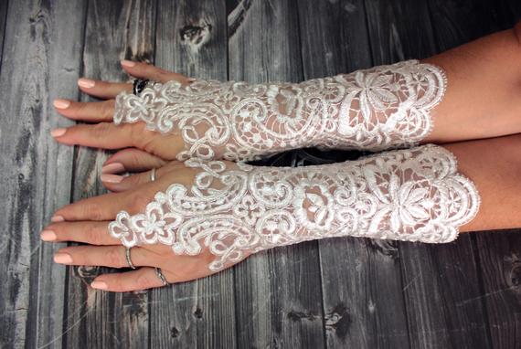 Mariage - White wedding gloves bridal gloves lace gloves guantes french lace silver frame gloves fingerless gloves
