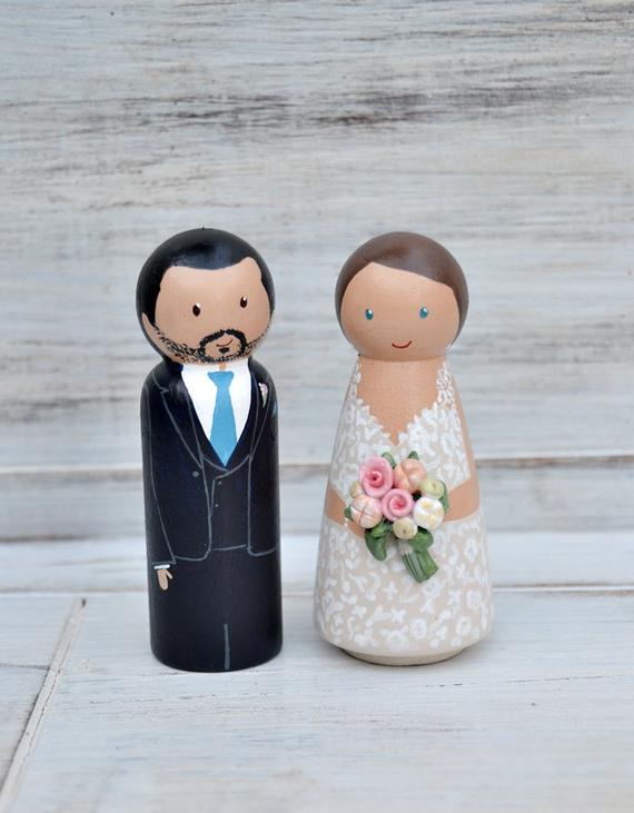 Свадьба - Wedding Cake Topper 3D Flowers, Wedding Cake Topper Peg doll, Unique Cake Topper Bride and groom, Personalized Cake Topper, Wedding Keepsake