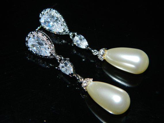 Свадьба - Pearl Bridal Earrings, Ivory Pearl Teardrop Wedding Earrings, Swarovski Pearl Dangle Earrings, Bridal Pearl Jewelry, Bridesmaid Gift Earring
