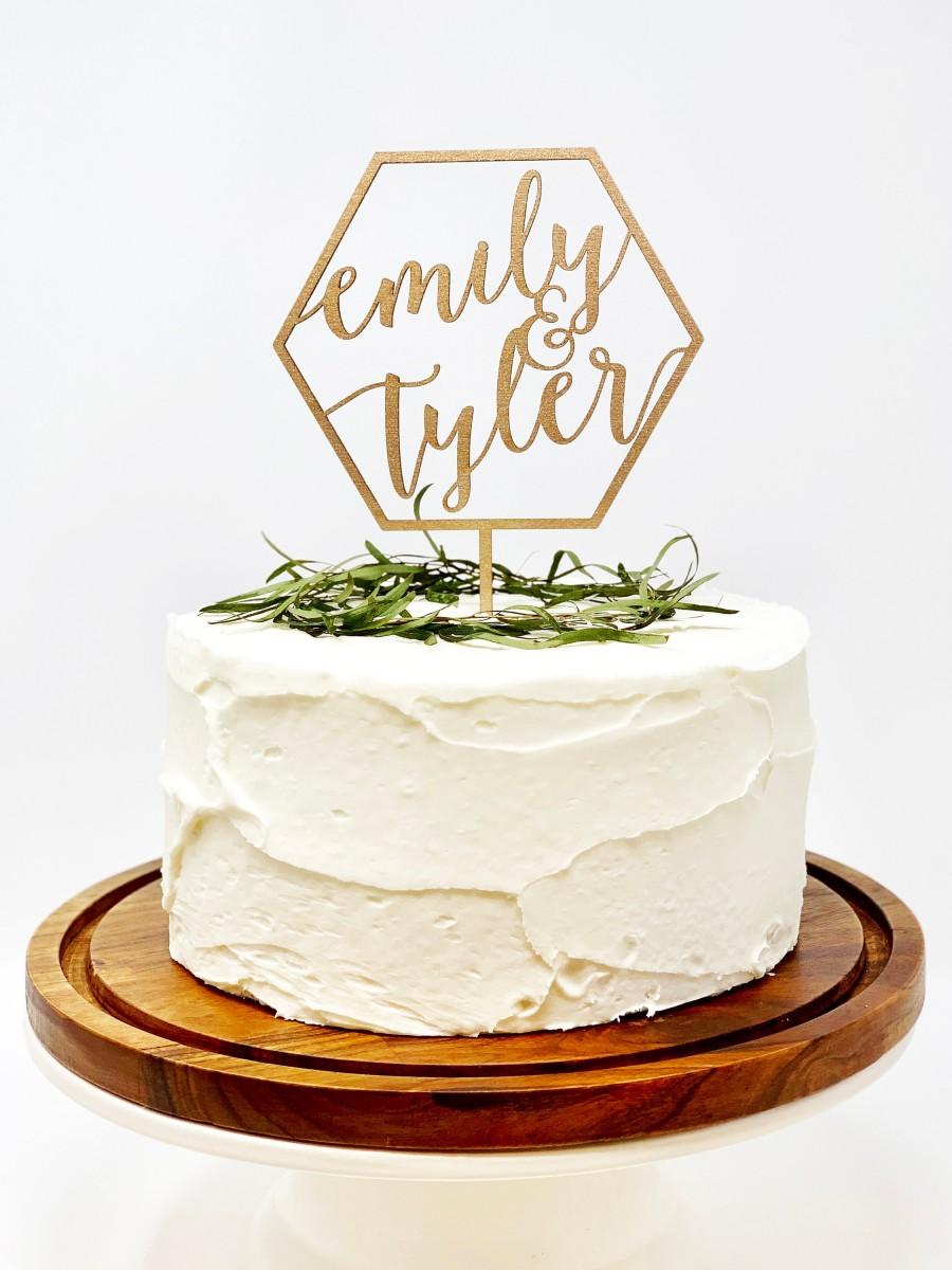 Свадьба - Custom Hexagon Wedding Cake Topper, Custom Calligraphy Hexagon first names Wedding Cake Topper Gold Personalized Cake Topper