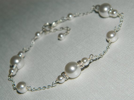 Mariage - Pearl Bridal Bracelet, Swarovski White Pearl Bracelet, Wedding Pearl Jewelry, Bridal Jewelry, Dainty Pearl Silver Bracelet, Wedding Jewelry