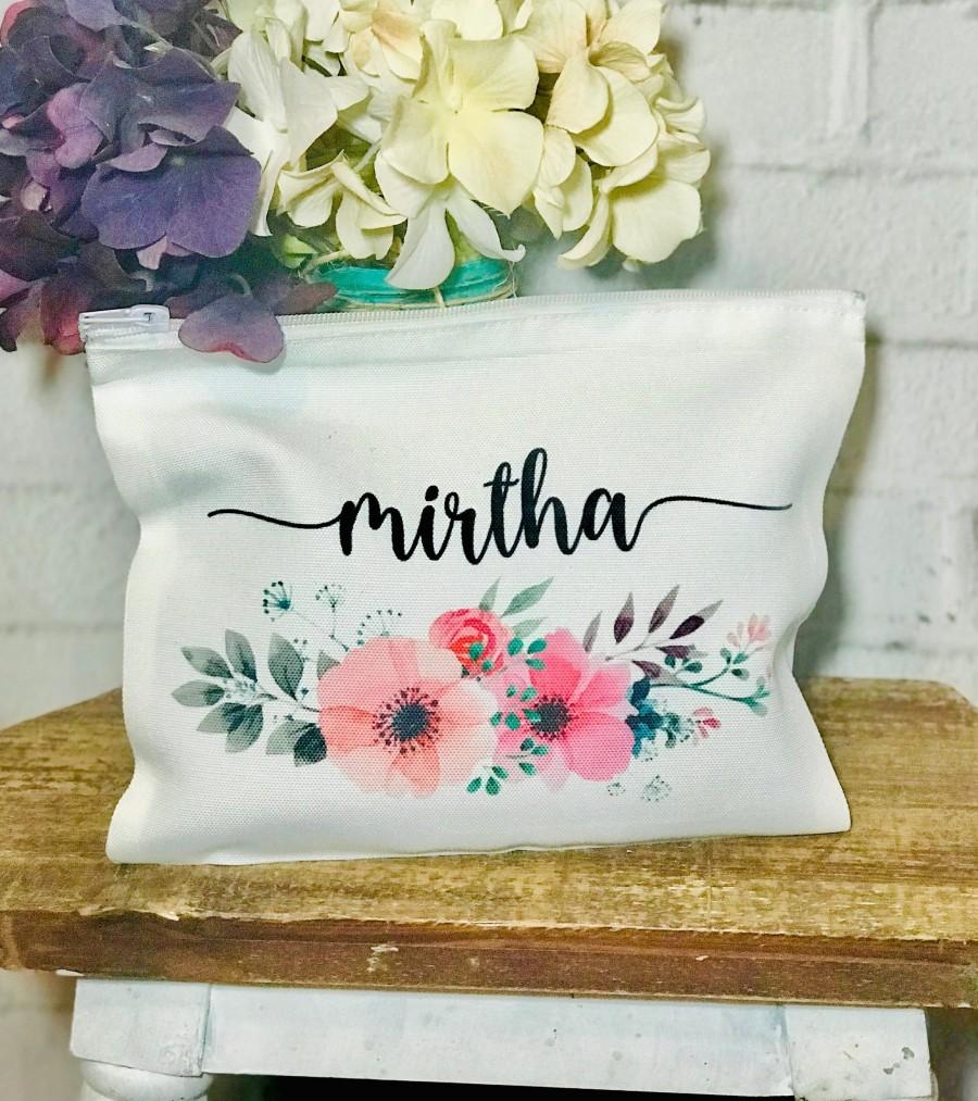 Свадьба - personalized makeup bag, bridesmaid makeup bag with name, personalized bridesmaid gift, personalized cosmetic bag, floral makeup bag