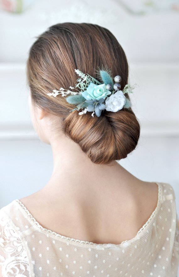 Mariage - White blue floral hair comb Bridal headpiece Blue flower comb Bridesmaids Rustic wedding hair piece Woodland hair comb lagurus