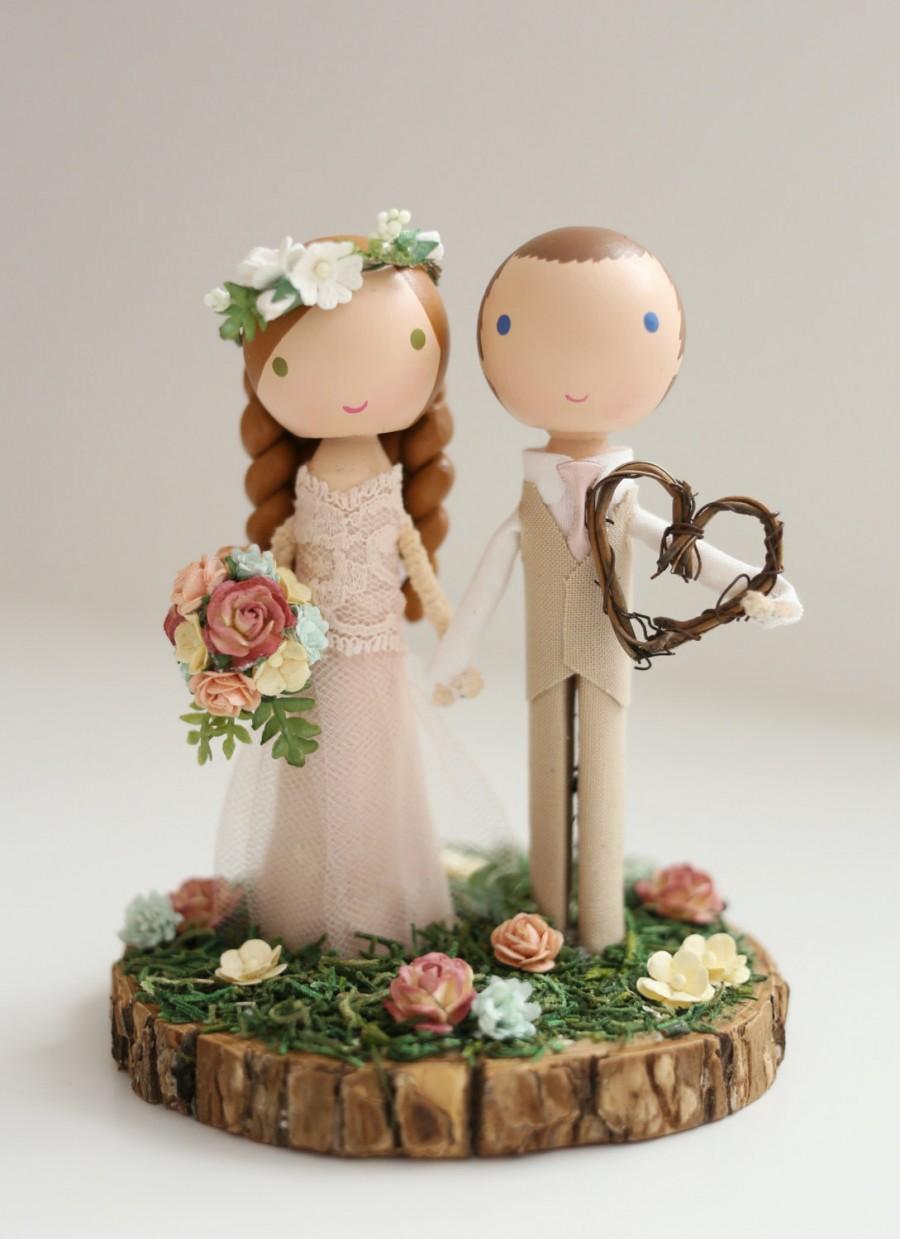 زفاف - custom wedding cake topper - wood slab base