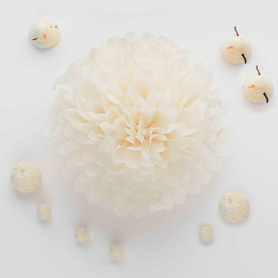 Mariage - Paper pom poms in IVORY color- wedding decorations / party poms / cream decorations / tissue paper PomPom/ nursery decor / party decorations