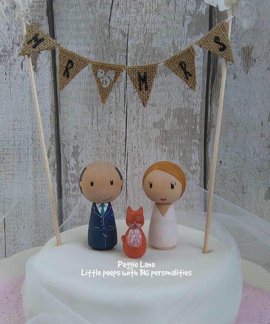 Hochzeit - Peg Doll wedding cake topper with cat, bride and groom cake topper, wedding, Wedding cake topper, Kokeshi wedding cake topper