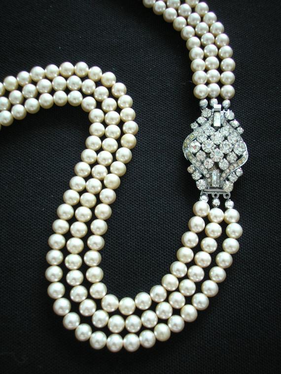 Свадьба - Art Deco Jewelry, Long Pearl Necklace, Pearl Backdrop Necklace, Great Gatsby, Cream Pearls, Three Strand, Wedding Jewelry, Downton Abbey