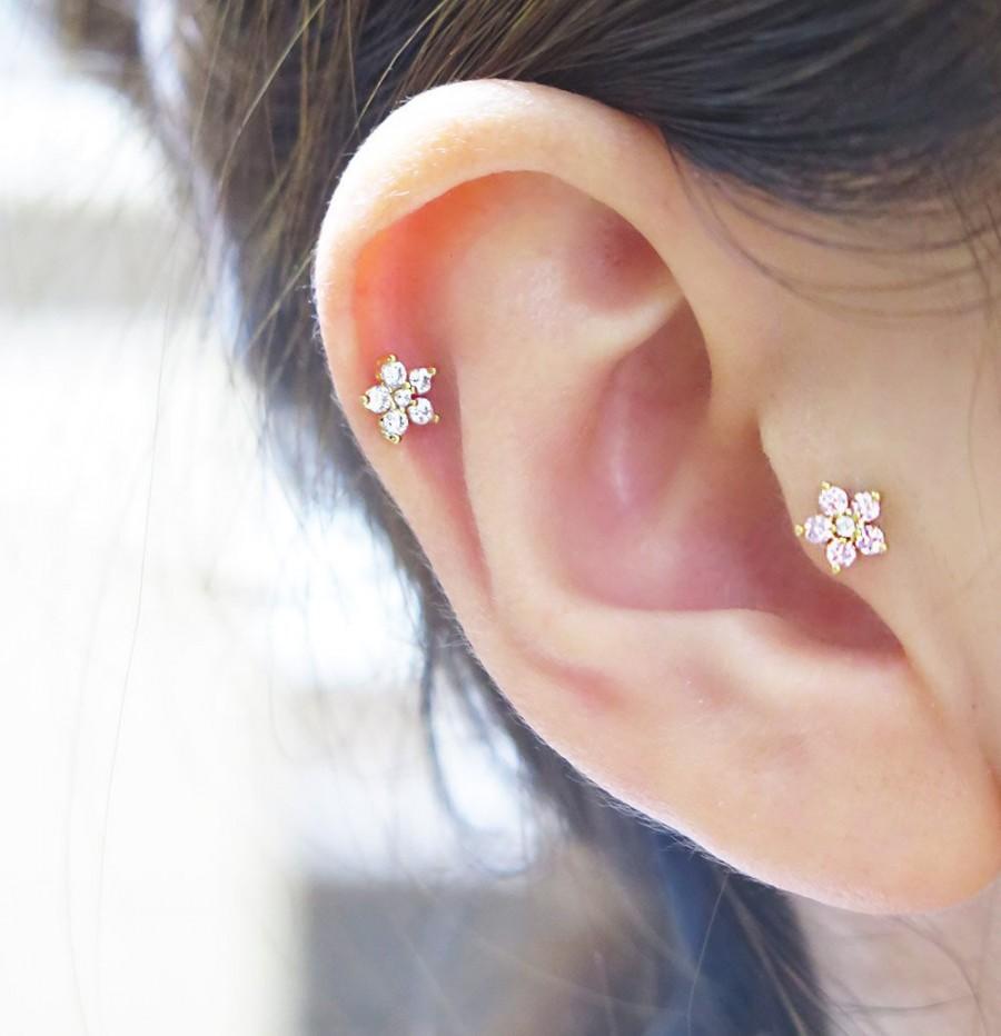 زفاف - 14K solid gold flower cartilage earring/Best CZ Flower Earring/Tragus Earring/Helix/Conch/Cartilage piercing/Earrings/Helix/Cubic Stud