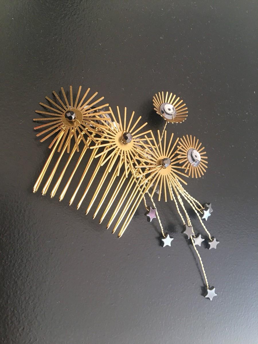 Hochzeit - Gold Disc Bridal Comb. Black Star Headpiece. Modernist Hair Accessory. Black Tie Headpiece.