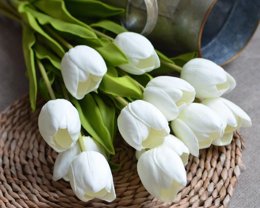 Hochzeit - Ivory Cream Tulips Real Touch Flowers DIY Silk Bridal Bouquets Wedding Centerpieces Flowers Wedding Bouquets
