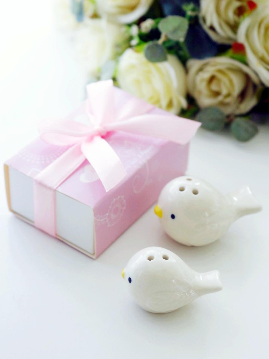 Свадьба - BeterWedding Pink Wedding Theme Love Bird Salt And Pepper Shakers Gifts