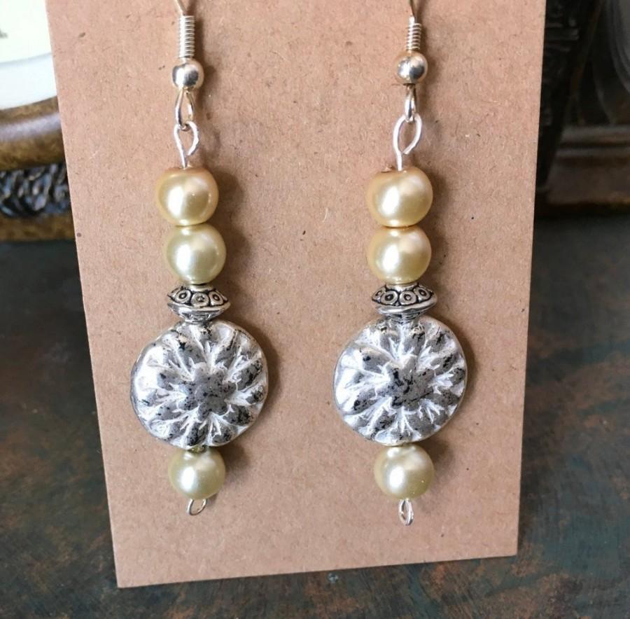 زفاف - Czech Glass, Boho, Hand Crafted, Beaded Earrings in  Czech Glass and Silver Wash Patina Beads with Cream Goldtone Colored Glass Pearls.