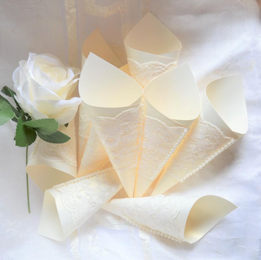 زفاف - Confetti Cones, Ivory Petals Holders,  Wedding Confetti Cones, 10 Confetti Cones, Ivory Wedding Decor, Ivory Confetti Cones
