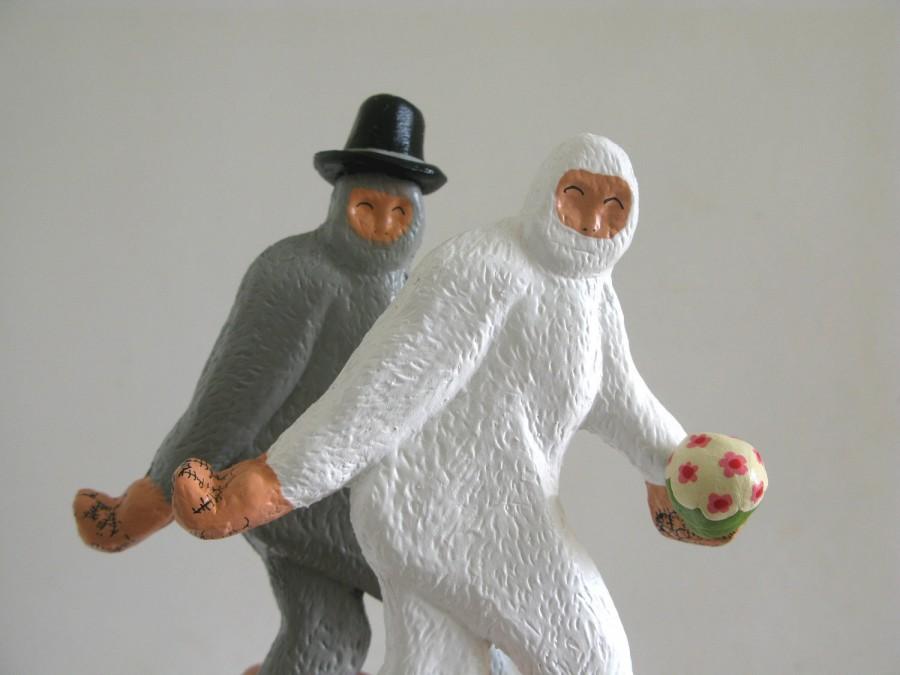 Hochzeit - Wedding Cake Toppers - Large Bigfoot Couple