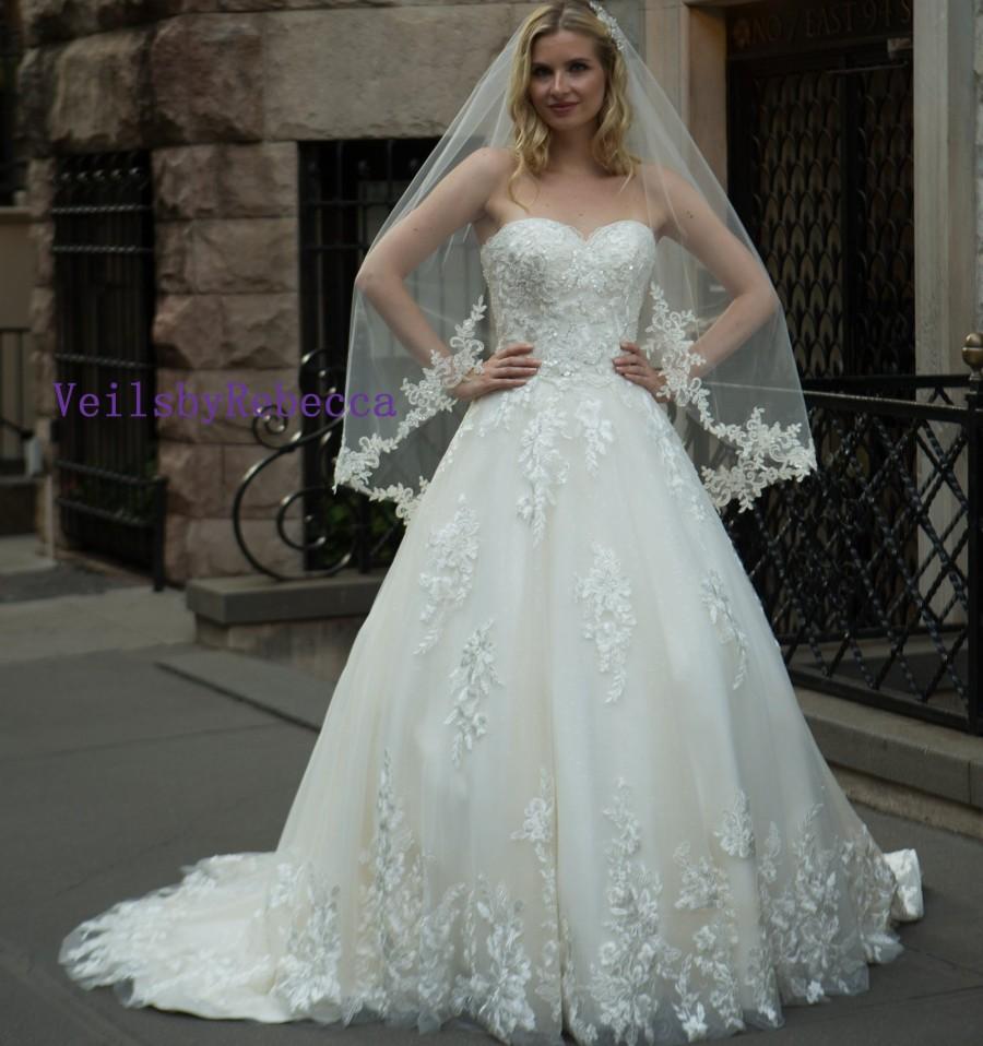 Mariage - Partial lace beading veil, Fingertip beading lace applique wedding veil,1 tier Short beading Lace Bridal Veil,Beading Floral Lace Veil V636B
