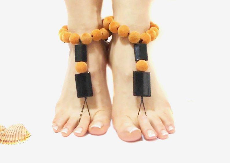 Mariage - Beaded barefoot sandals, ethno boho foot jewelry, black orange, hot trends, beach foot thongs, hippie shoes