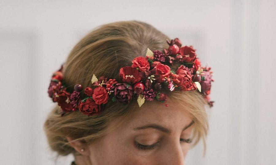Mariage - Flowers & berries floralcrown · brass leaves · flowerscrown · tiara · bridal · wedding headpiece · romantic · boho · bride · Wedding guest