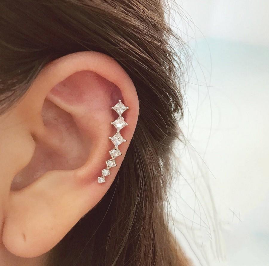 زفاف - CZ Bold curved cartilage earring, fashion statement ear sweep, ear Climbers, delicate earrings, flat back, ball end, square line earring