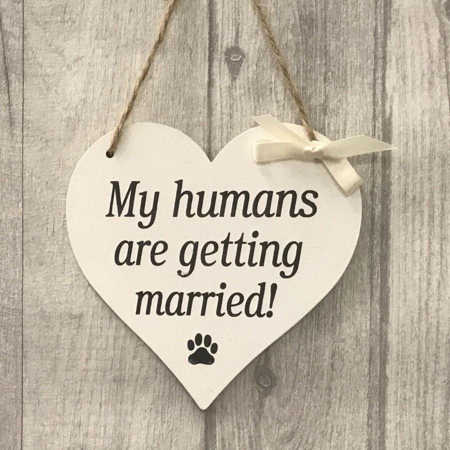 Mariage - My humans are getting married wedding sign, wooden white hesrt
