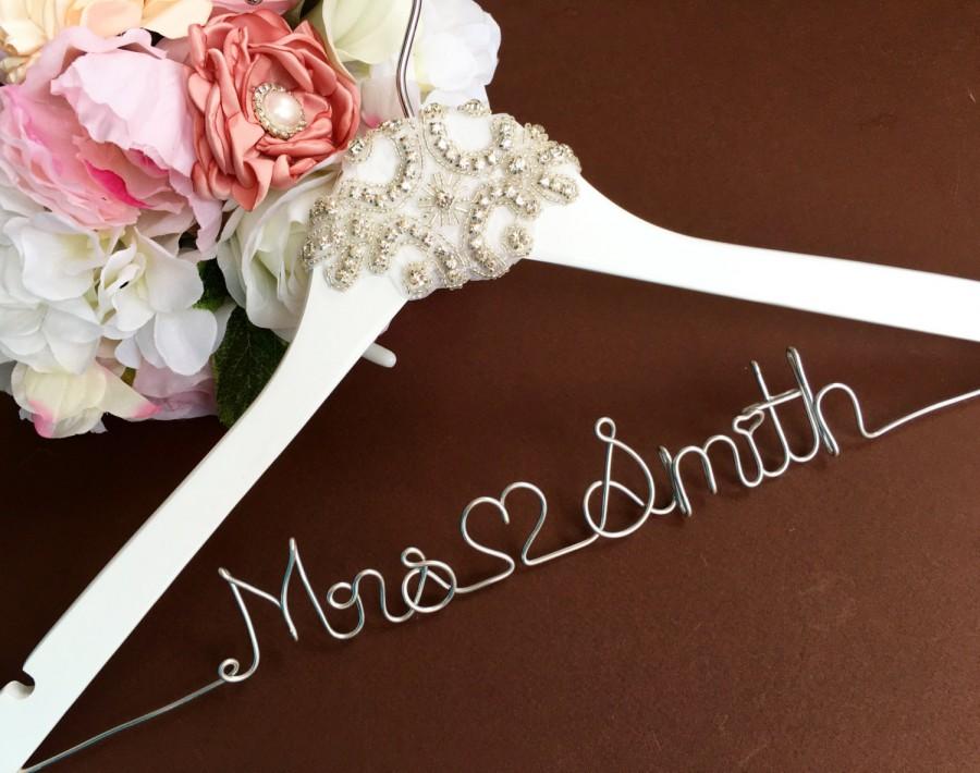 زفاف - WEEKEND SALE. Personalized Bridal Wedding Hanger. Bridal Party. Custom Hanger. Pearl and Crystal Embellishment.